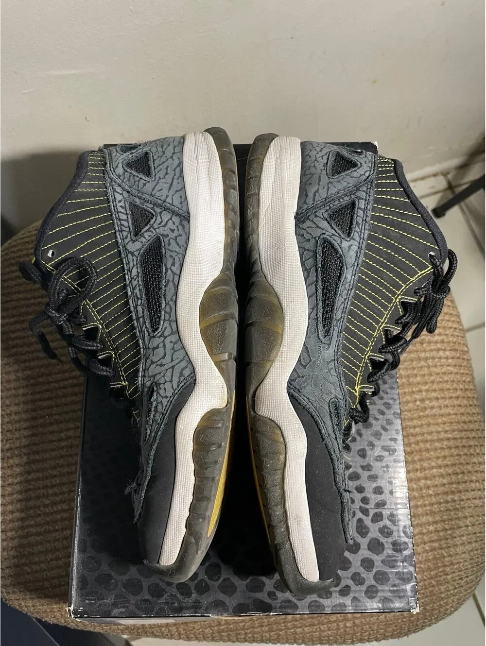 Air Jordan 11 size 10 retro IE Low Zest Preowned